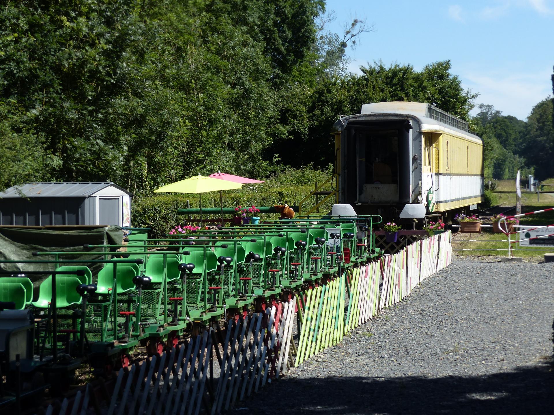 Un long vélo-rail sur la première étape