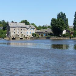 L'un des nombreux moulins à eau sur La Mayenne